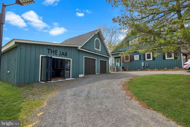 40325 CHARLES TOWN PIKE, Hamilton, VA 20158