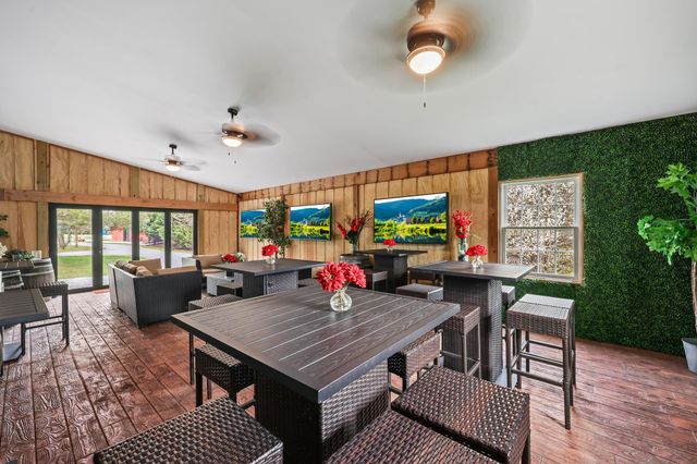 40325 CHARLES TOWN PIKE, Hamilton, VA 20158