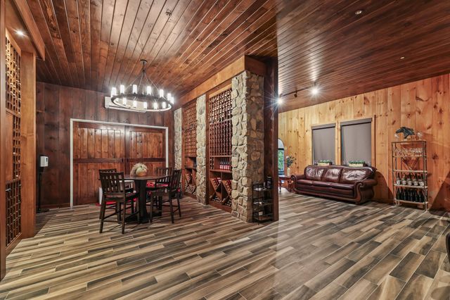 40325 CHARLES TOWN PIKE, Hamilton, VA 20158