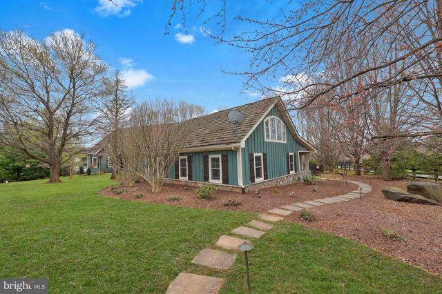 40325 CHARLES TOWN PIKE, Hamilton, VA 20158