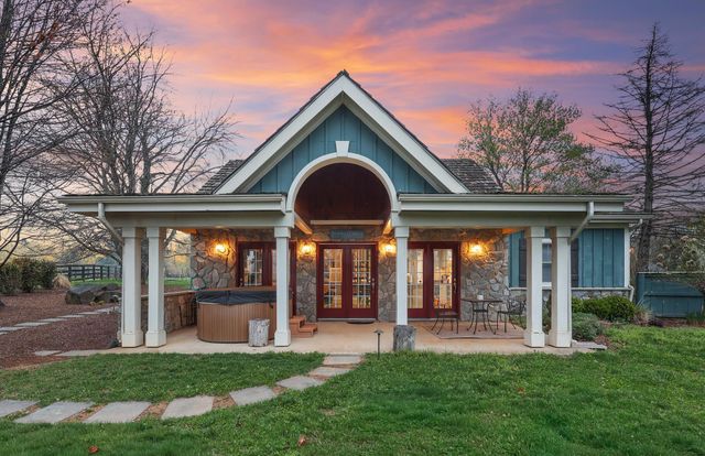 40325 CHARLES TOWN PIKE, Hamilton, VA 20158
