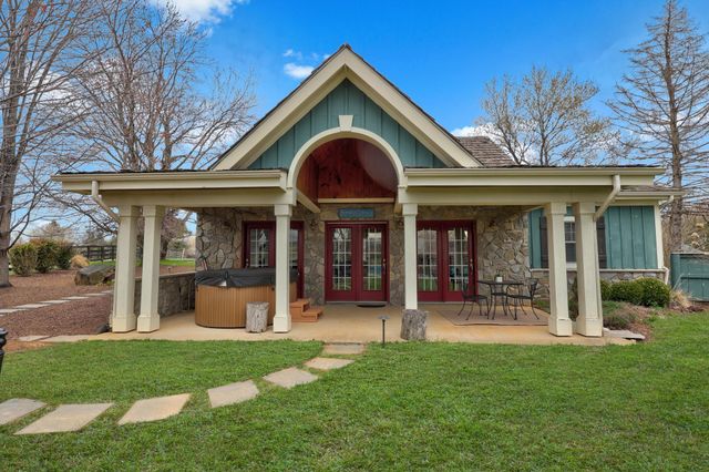 40325 CHARLES TOWN PIKE, Hamilton, VA 20158