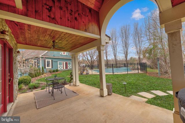 40325 CHARLES TOWN PIKE, Hamilton, VA 20158