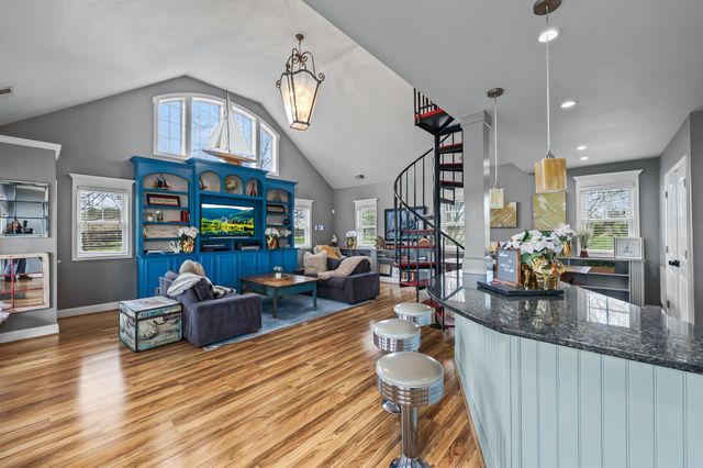 40325 CHARLES TOWN PIKE, Hamilton, VA 20158