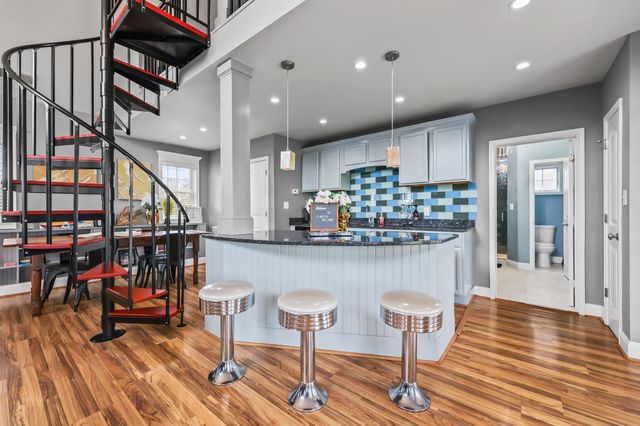 40325 CHARLES TOWN PIKE, Hamilton, VA 20158