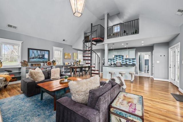 40325 CHARLES TOWN PIKE, Hamilton, VA 20158