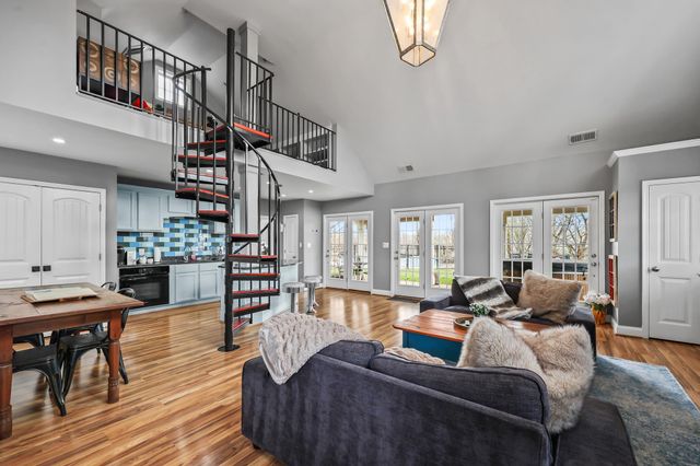 40325 CHARLES TOWN PIKE, Hamilton, VA 20158