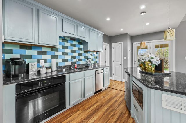40325 CHARLES TOWN PIKE, Hamilton, VA 20158