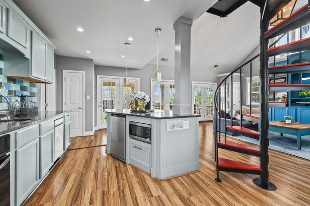 40325 CHARLES TOWN PIKE, Hamilton, VA 20158