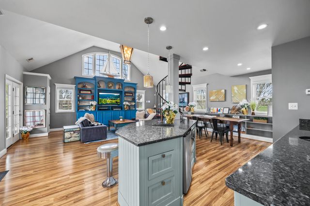 40325 CHARLES TOWN PIKE, Hamilton, VA 20158