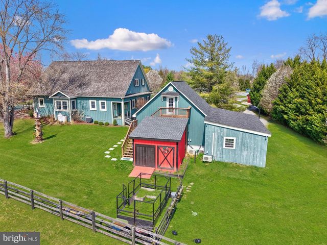 40325 CHARLES TOWN PIKE, Hamilton, VA 20158