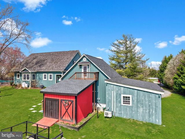 40325 CHARLES TOWN PIKE, Hamilton, VA 20158