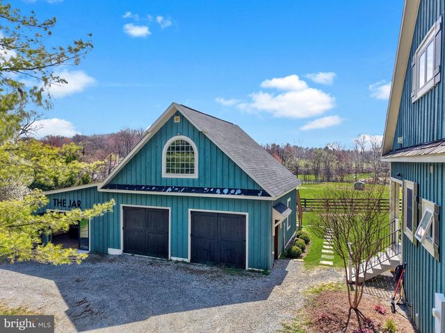40325 CHARLES TOWN PIKE, Hamilton, VA 20158