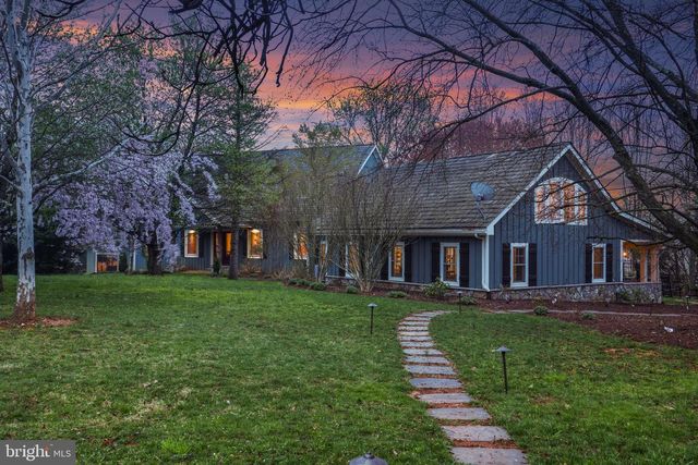 40325 CHARLES TOWN PIKE, Hamilton, VA 20158