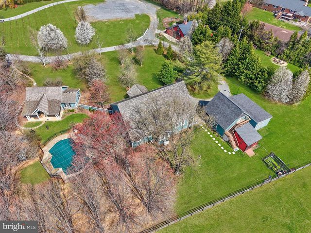 40325 CHARLES TOWN PIKE, Hamilton, VA 20158