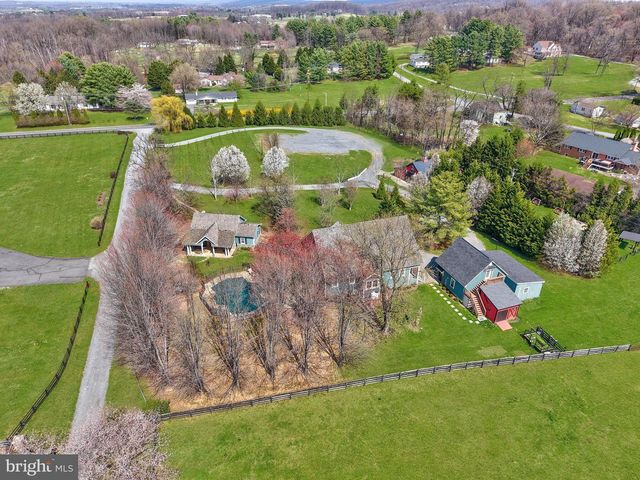 40325 CHARLES TOWN PIKE, Hamilton, VA 20158