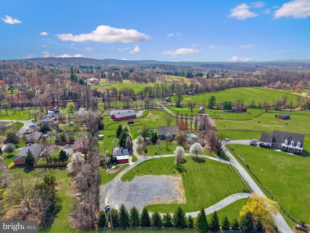 40325 CHARLES TOWN PIKE, Hamilton, VA 20158