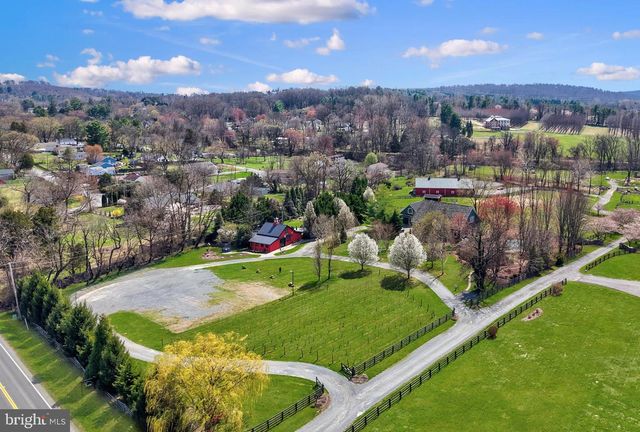40325 CHARLES TOWN PIKE, Hamilton, VA 20158