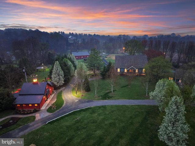 40325 CHARLES TOWN PIKE, Hamilton, VA 20158