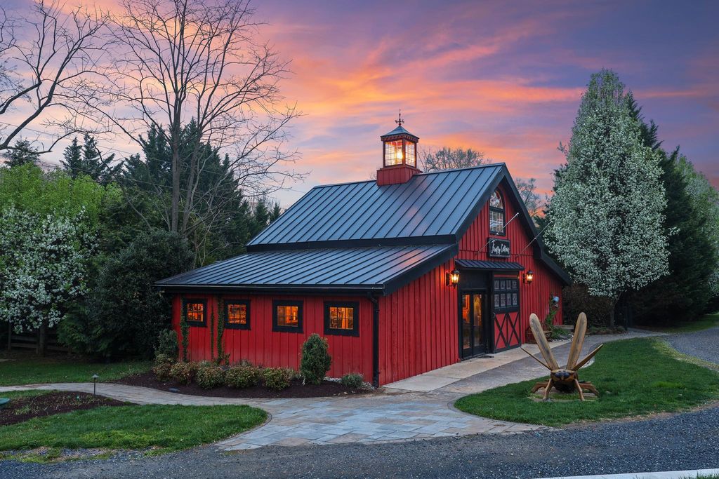 40325 CHARLES TOWN PIKE, Hamilton, VA 20158