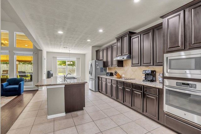 13859 Shoreline Drive, Willis, TX 77318
