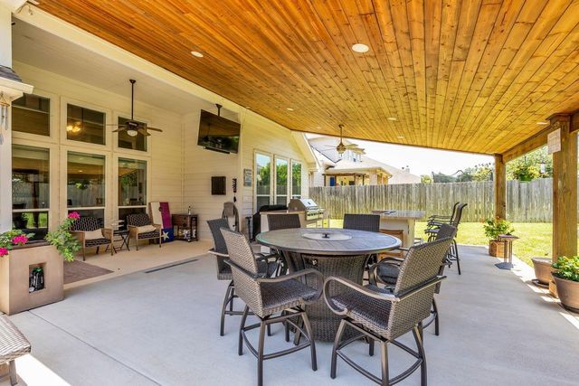 13859 Shoreline Drive, Willis, TX 77318