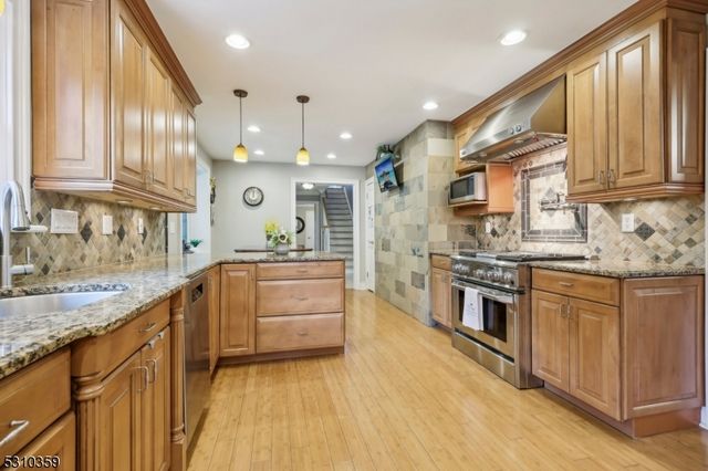 7 Sunset Ter, Chatham Twp., NJ 07928