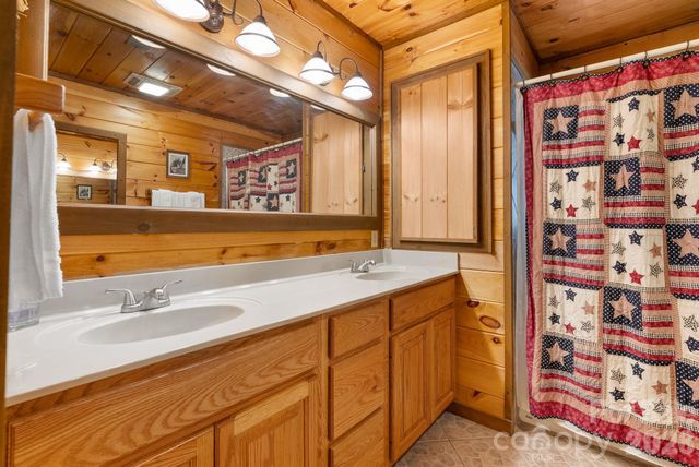 264 Moonbeam Lane, Clyde, NC 28721