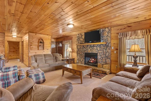 264 Moonbeam Lane, Clyde, NC 28721