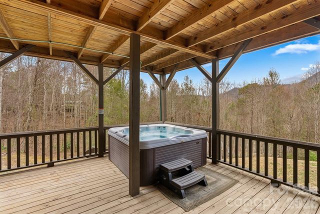 264 Moonbeam Lane, Clyde, NC 28721