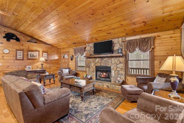 264 Moonbeam Lane, Clyde, NC 28721