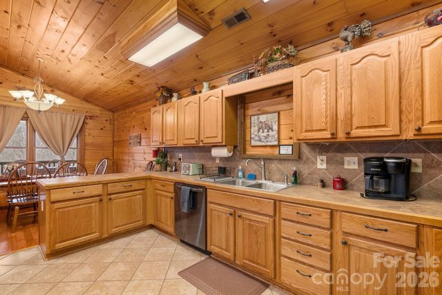 264 Moonbeam Lane, Clyde, NC 28721