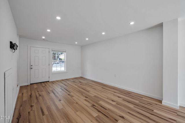 106 Chaucer Court, Carrboro, NC 27510