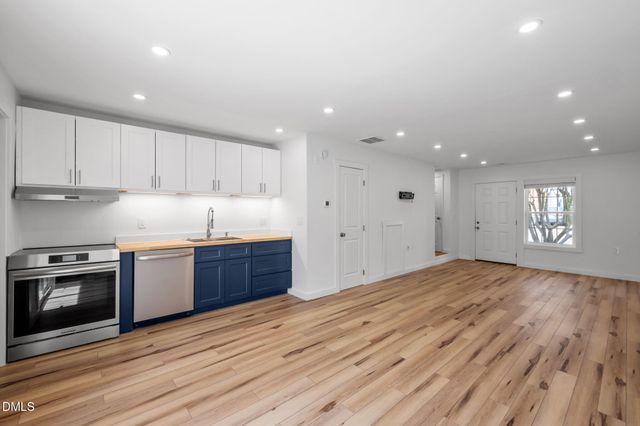 106 Chaucer Court, Carrboro, NC 27510