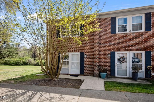 106 Chaucer Court, Carrboro, NC 27510