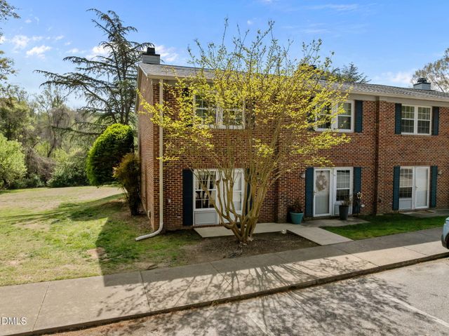 106 Chaucer Court, Carrboro, NC 27510