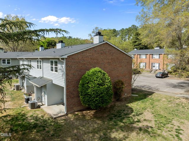 106 Chaucer Court, Carrboro, NC 27510