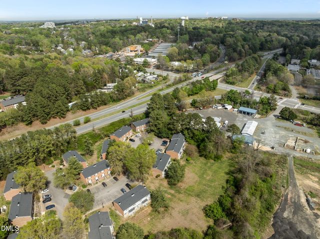 106 Chaucer Court, Carrboro, NC 27510