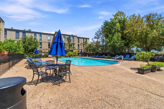 4627 Wild Indigo Street 604, Houston, TX 77027