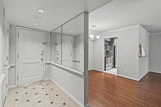 4627 Wild Indigo Street 604, Houston, TX 77027
