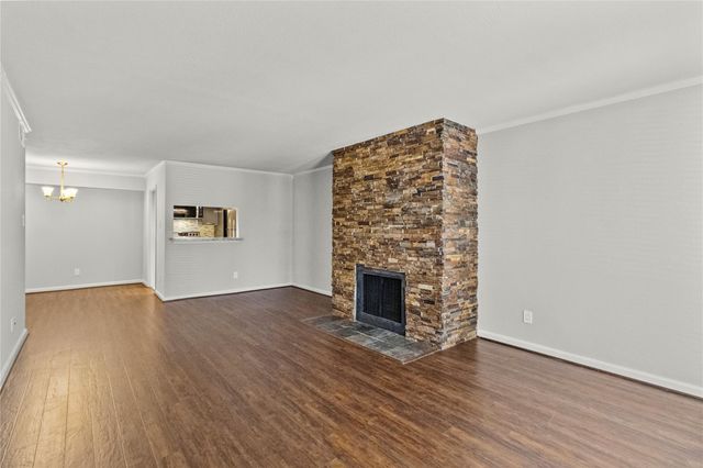 4627 Wild Indigo Street 604, Houston, TX 77027