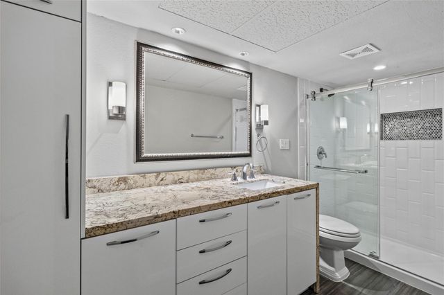 4627 Wild Indigo Street 604, Houston, TX 77027