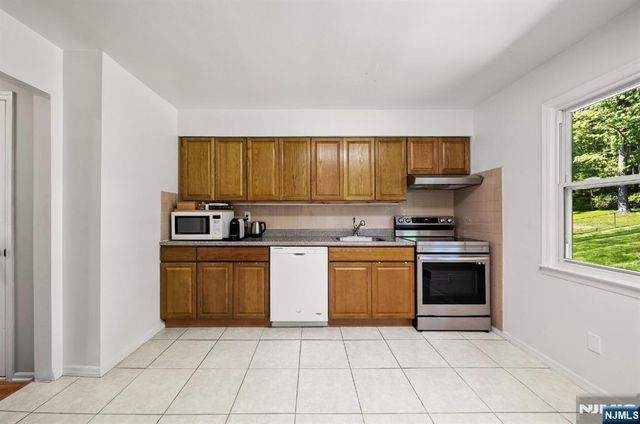 89 Forsythia Lane B, Paramus, NJ 07652