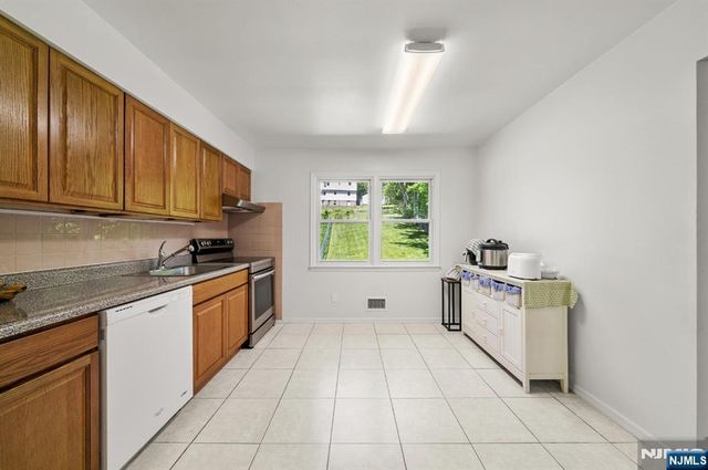 89 Forsythia Lane B, Paramus, NJ 07652