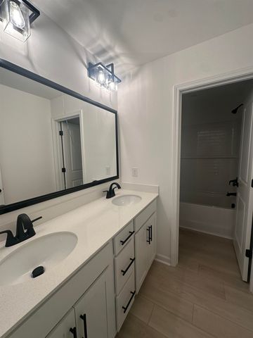 343 E Pyrenees Drive, Wellford, SC 29385