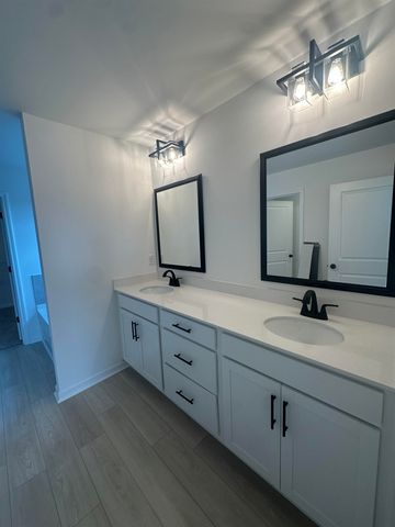 343 E Pyrenees Drive, Wellford, SC 29385