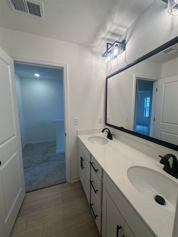 343 E Pyrenees Drive, Wellford, SC 29385