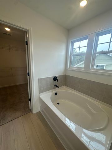 343 E Pyrenees Drive, Wellford, SC 29385