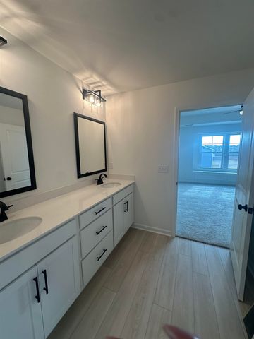 343 E Pyrenees Drive, Wellford, SC 29385