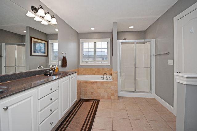 10 Deerfield Court, Bloomington, IL 61705